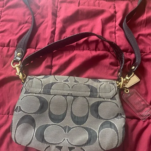 Coach crossbody bag. Very old but never worn. Removable straps. Nice bag. - Picture 3 of 7